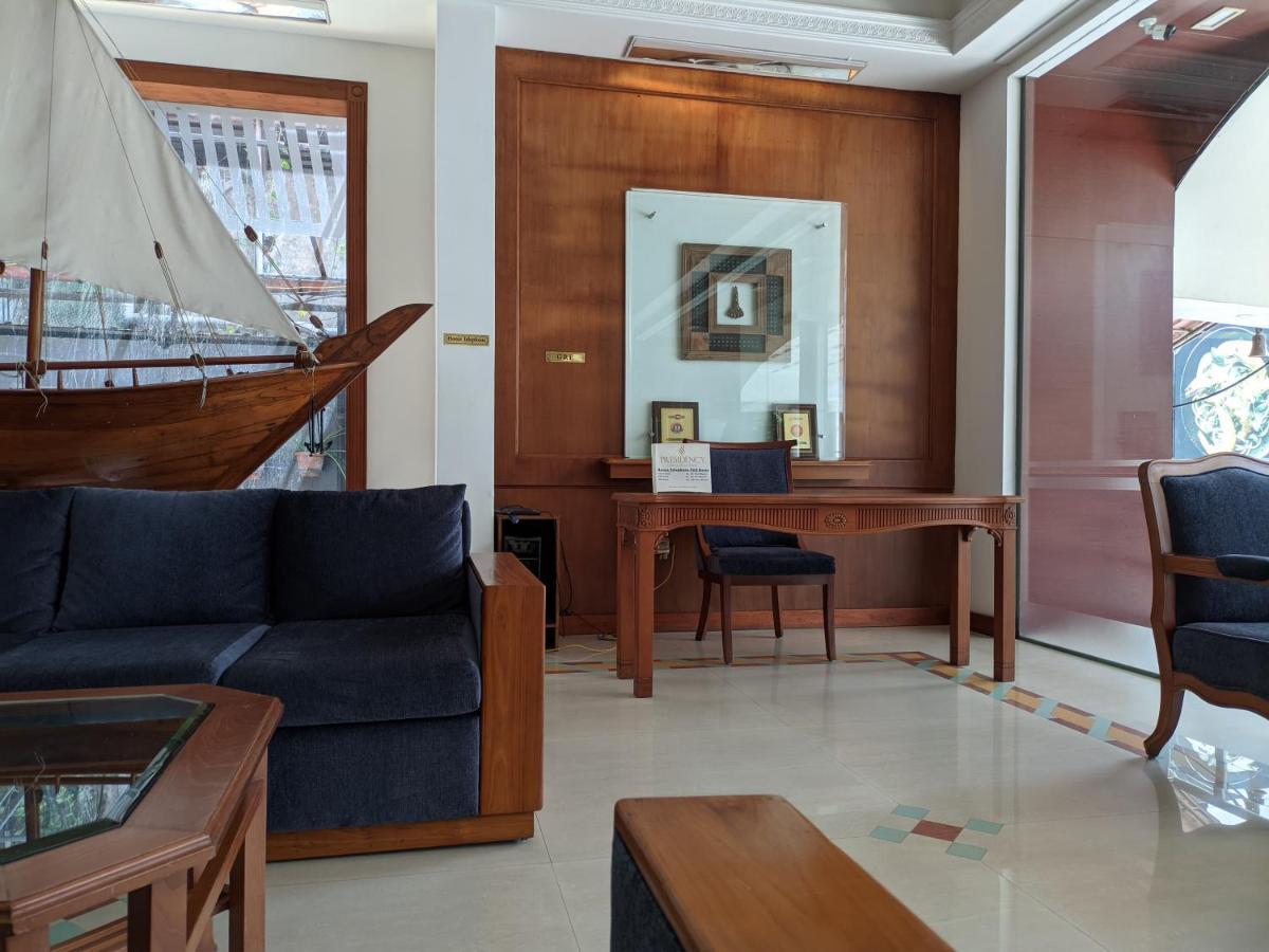 Presidency Kochi City Centre Exteriör bild