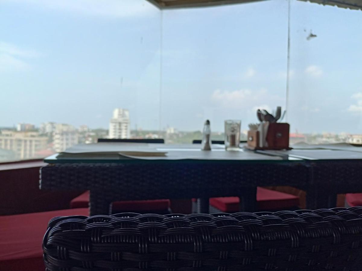 Presidency Kochi City Centre Exteriör bild