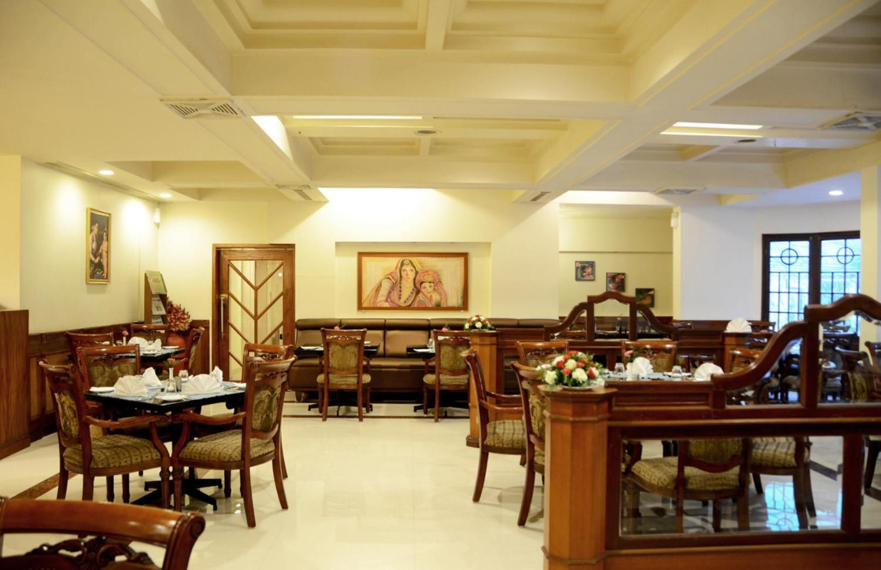 Presidency Kochi City Centre Exteriör bild