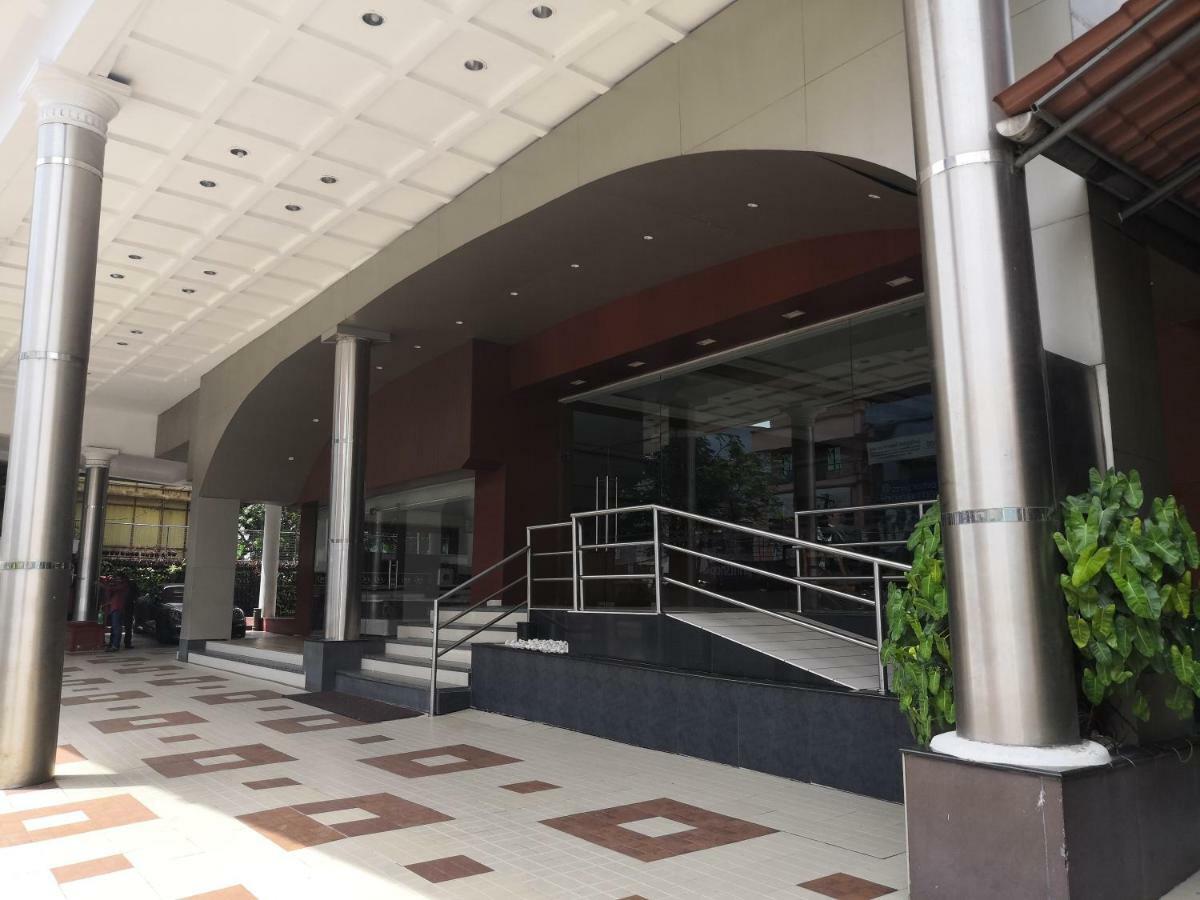 Presidency Kochi City Centre Exteriör bild