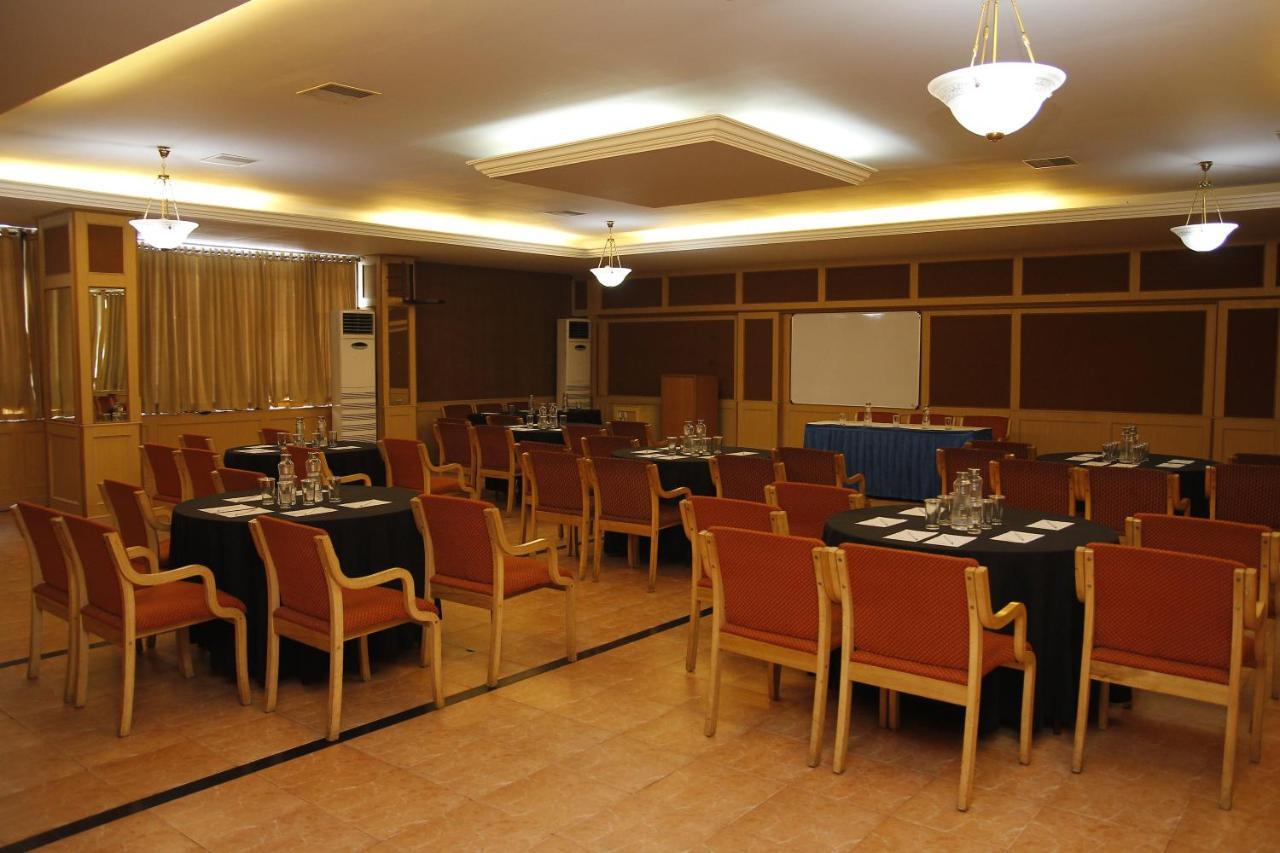 Presidency Kochi City Centre Exteriör bild