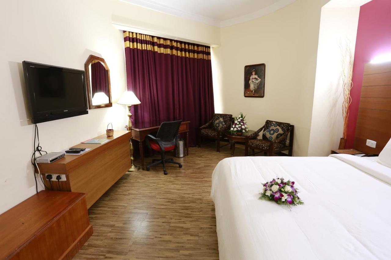 Presidency Kochi City Centre Exteriör bild